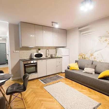 Happy Old Town Apartment *