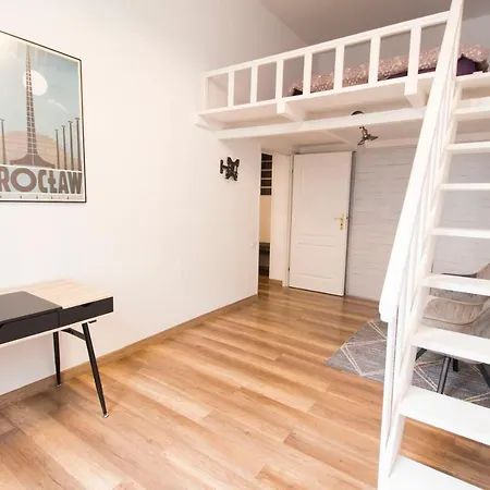 Happy Old Town Apartment