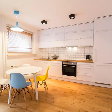 Happy Old Town Apartment