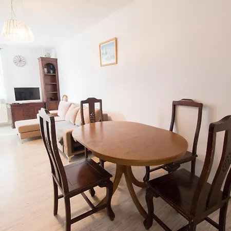 Happy Old Town Apartment *