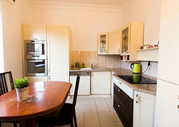 Happy Old Town Apartment