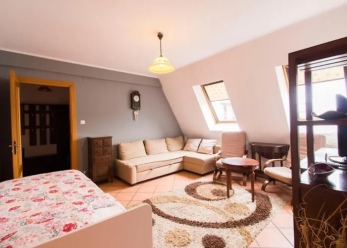 Happy Old Town Apartment